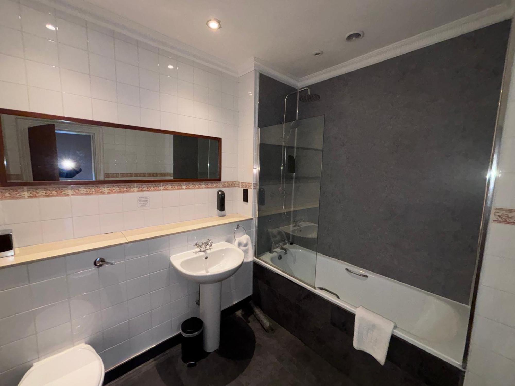No6 West Coates Hotel เอดินบะระ ภายนอก รูปภาพ